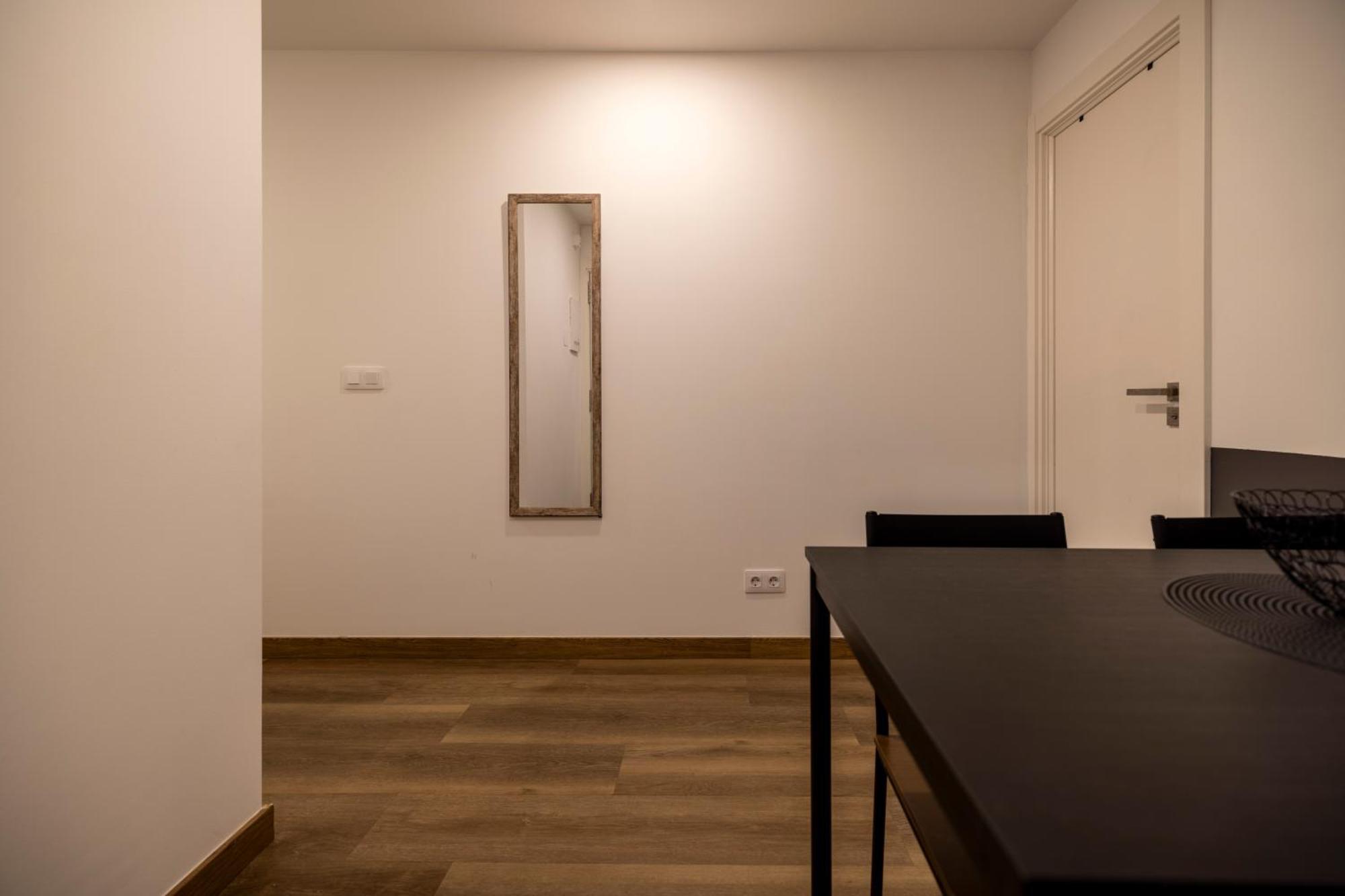 Estudio Para Grupos Pequenos En El Pas De La Casa - Centrico Kültér fotó